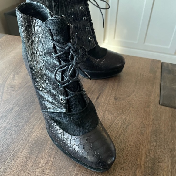 Stuart Weitzman 4.5” Platform Leather Calf Hair Booties Boots Pumps 7 - Picture 6 of 7